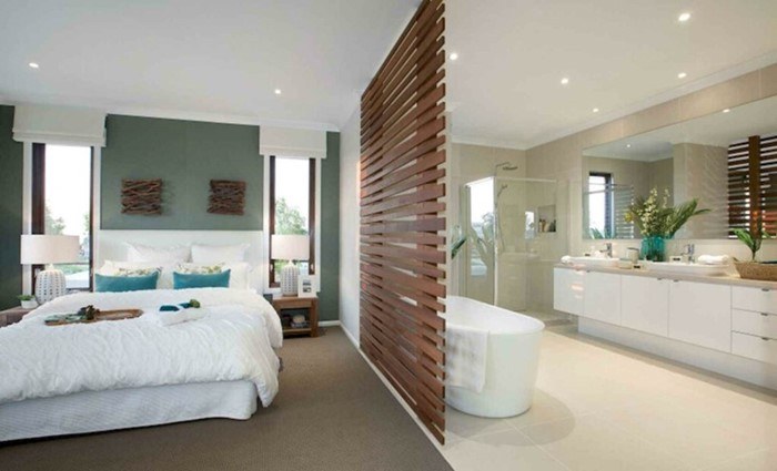 Nhà vệ sinh thiết kế riêng biệt được ngăn cách bằng gương và vách gỗ