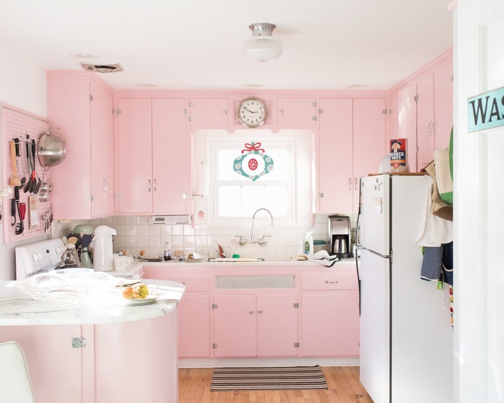 Phòng bếp màu hồng: Không chỉ là không gian để nấu nướng, phòng bếp còn là nơi thể hiện sự sáng tạo và đam mê của gia chủ. Một phòng bếp màu hồng sẽ truyền tải nhiều cảm xúc cùng sự ấm áp, gần gũi trong gia đình. Hãy đến với hình ảnh phòng bếp màu hồng để tận hưởng không gian nấu nướng đầy cảm hứng!